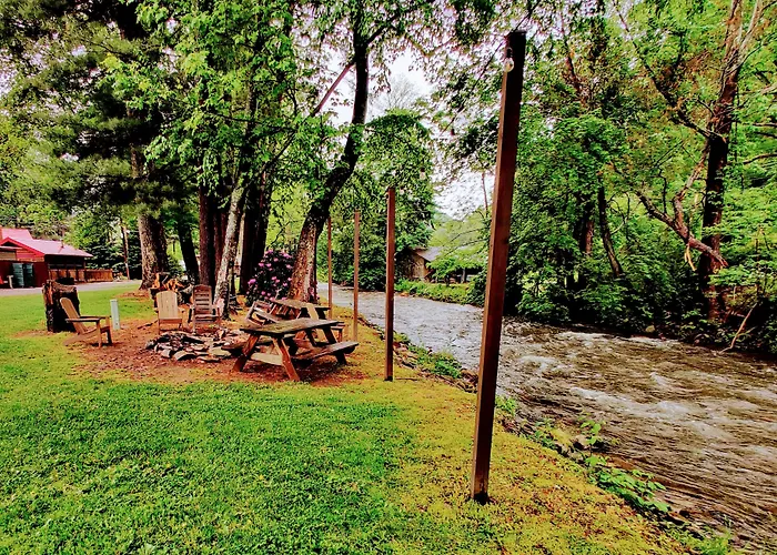 Smoky Falls Lodge